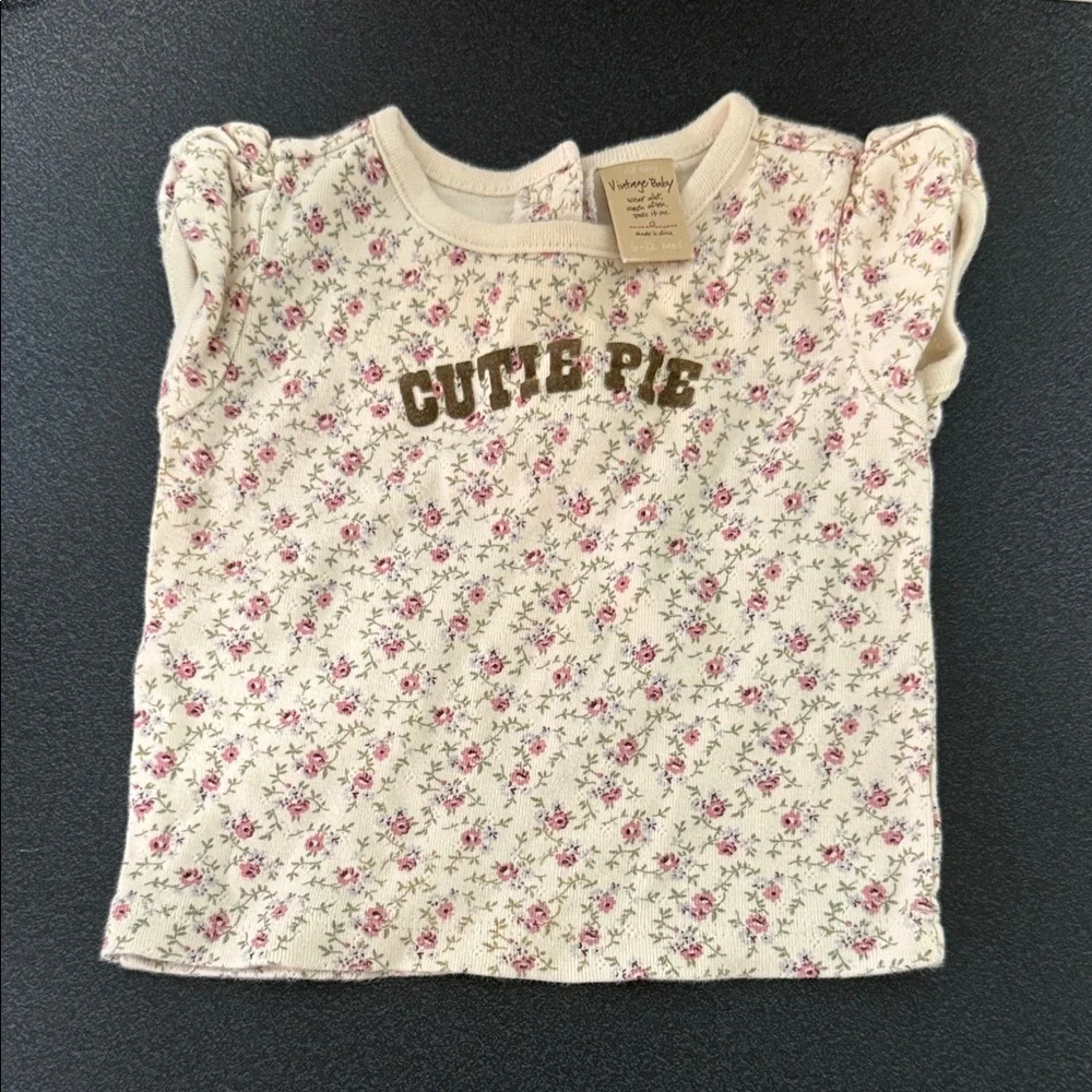 Old Navy Cream and Pink Floral Tee with Ruffled Sleeves vintage 2006